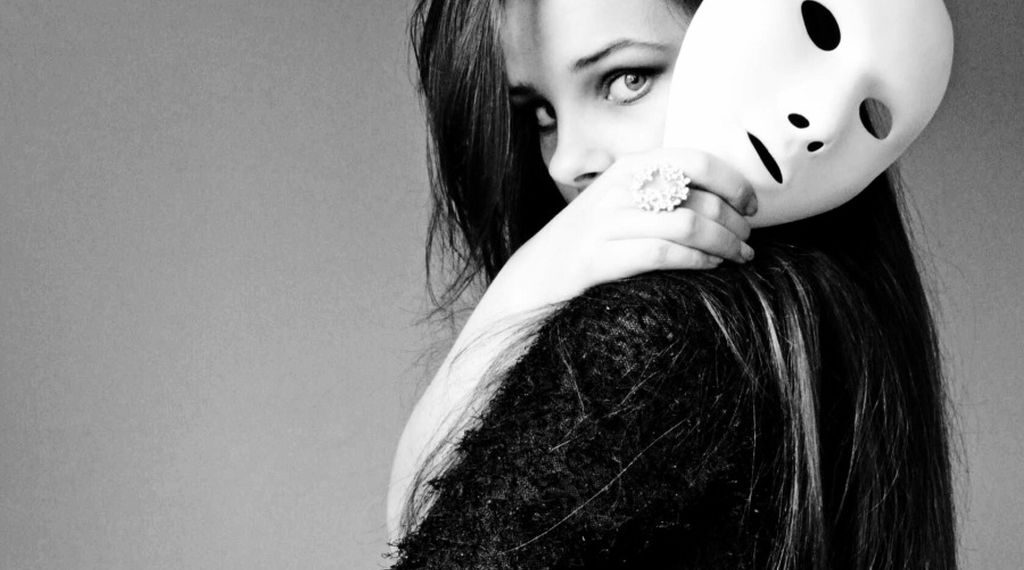 cate-greseli-poate-face-o-femeie-intr-o-relatie