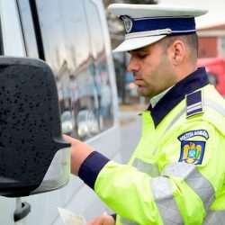 Acțiuni ale polițiștilor cărășeni pentru verificarea legalității transportului public de persoane și a transportului de marfă
