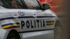 Tânăr de 17 ani, reținut după ce a fost prins la volan fără permis