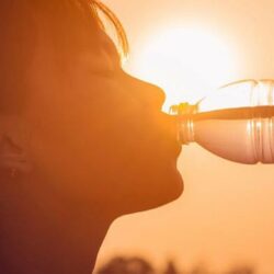În perioadele cu temperaturi care depăşesc +37°C, angajatorii au obligaţia să asigure măsuri minimale pentru ameliorarea condiţiilor de muncă!