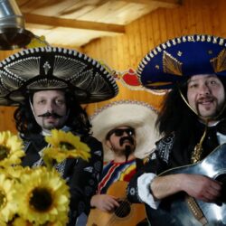 Bitza a lansat o piesă ca la început de mileniu, genul de track clasic de petrecere, "Los Maniachis"