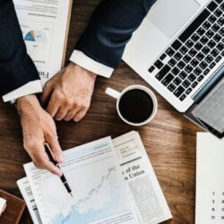 La sfârșitul lunii iunie 2026, în evidențele AJOFM Caraș-Severin erau înregistrați 3.239 de șomeri. Cei mai mulți au peste 55 de ani, iar peste jumătate provin din mediul rural