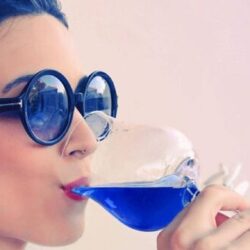 O noua băutură electrizantă - vinul albastru