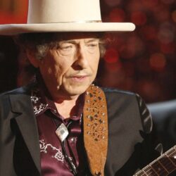 La Mulţi Ani, Bob Dylan!