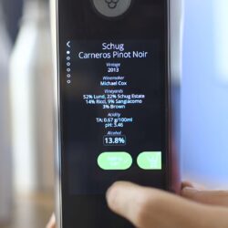 Prima sticlă "deşteaptă" de vin e conectată la WiFi [VIDEO]