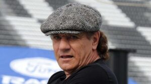 La Mulţi Ani, Brian Johnson!