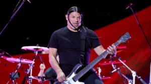La Mulţi Ani, Robert Trujillo!
