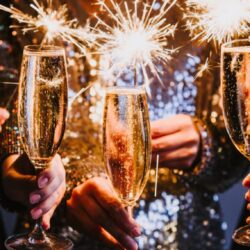 Seara de Revelion este însoțită de un adevărat ritual culinar, încărcat de superstiții și obiceiuri