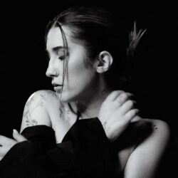 Adda încheie sezonul IV din Stările Addei cu piesa "Străine", prin care artista ne vorbește despre regăsirea de sine prin iubirea sinceră, matură.