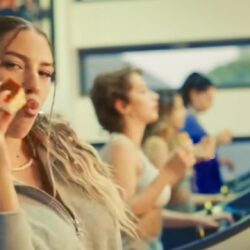 JO se simte minunat alături de prietenele sale în noul videoclip "Ne Place"