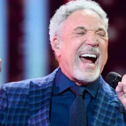 La Mulţi Ani, Tom Jones!