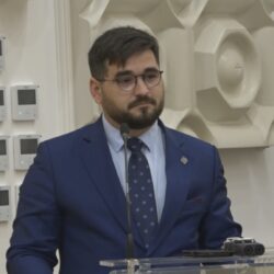 Samuel Miclău: „Copiii de la Școala Gimnazială Nr. 8 din Reșița nu trebuie să mai sufere din cauza unui conflict între autorități și constructor”