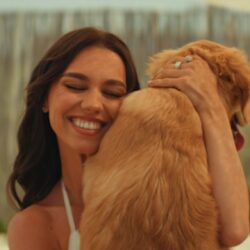 Mira dansează și cântă cu "Cu Tălpile Goale" în noul său videoclip