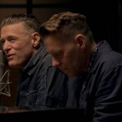 Bryan Adams ne aduce bucuria Crăciunului lansând o nouă reeditare a popularei piese festive "O Christmas Tree"
