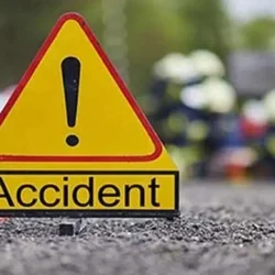 Trafic blocat, două persoane au ajuns la spital