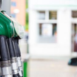 Scumpiri la carburanți! Benzina și motorina, mai scumpe cu 15 bani pe litru