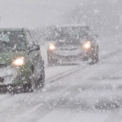 Vreme severă în aproape toată țara. Coduri galbene de vânt, ninsori și risc de inundații