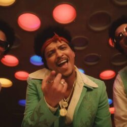 Bruno Mars prezintă "I Just Might", primul single de pe noul album - "The Romantic"