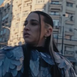 Holy Molly a pus într-un cântec fredonabil momentele frustrante în care ne simțim inutili