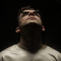 DEEPSYSTEM lansează „Yo No Miento”, capitolul final din „Locura y Amor”