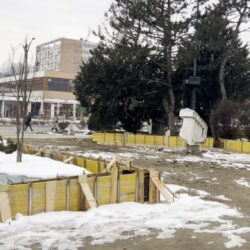 Modernizarea Parcului Tricolorului din Reșița continuă, în ciuda vremii nefavorabile