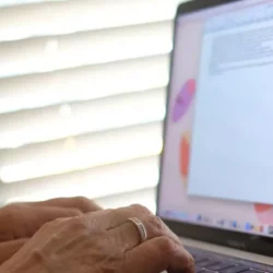 Peste 70% dintre români cred că ţara se îndreaptă într-o direcţie greşită