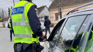 Acțiuni ale polițiștilor cărășeni pentru siguranța publică. Mai mulți șoferi, prinși în trafic sub influența alcoolului sau fără permis