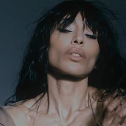 Loreen ne aduce mai aproape lumea sa interioară odată cu lansarea piesei "Coming Close"
