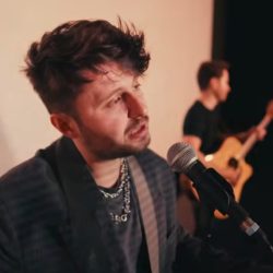 Florian Rus cântă despre acele relații care nu se încheie niciodată, nici măcar atunci când firul vieții se frânge