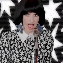 "¿PORQUÉ TE VAS?" este noul single al Laurei Pausini și pare să fie o nouă provocare acceptată