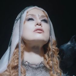 Feli îmbrățișează frumusețea în toate formele ei