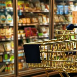 Magazinele din România își modifică programul de Paște 2026