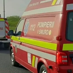 Un bărbat și-a pierdut viața, trei copii și o femeie au ajuns la spital