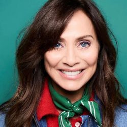 Natalie Imbruglia ne ajută să înțelegem că iubirea de sine ne ajută mereu să ieșim din zonele întunecate ale vieții noastre