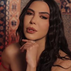 Sore a lansat videoclipul piesei care punctează revenirea sa în muzică, "Gust de dor"