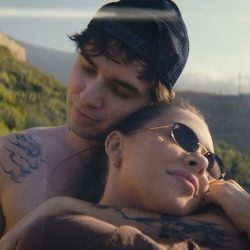 rareș lansează „Apus de soare", un single care merge mai departe pe direcția lui de muzică fericită