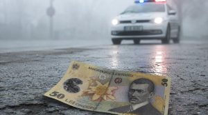 Sumă de bani găsită la Caransebeș! Proprietarul, așteptat la poliție