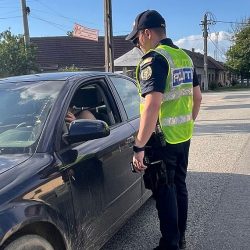 Patru infracțiuni rutiere și aproape 100 de amenzi, în 24 de ore, în Caraș-Severin