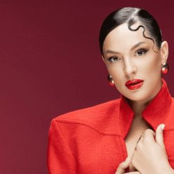 Tania Turtureanu continuă să sfideze șabloanele muzicii pop și lansează un nou single infuzat cu riff-uri și solo-uri de chitară