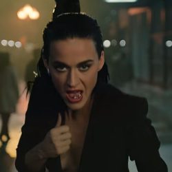 Katy Perry își eliberează furia în videoclipul piesei "Watch It Burn"