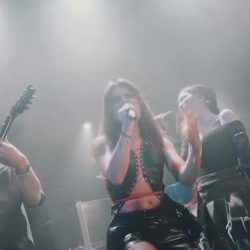 Alexandra Căpitănescu a lansat o versiune live, metal, pentru piesa "Fără tine"