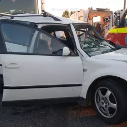Accident grav pe DN 6: trei victime, între care un minor, după impactul dintre un autoturism și un autotren