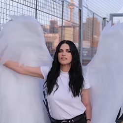 Laura Pausini a înregistrat o nouă versiune pentru o piesă italiană extrem de îndrăgită din repertoriul lui Raf