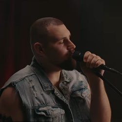 The Urs spune "Te iubesc" fără rețineri, lăsându-se inspirat de muza lui
