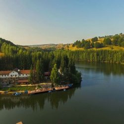 Lacul Trei Ape, golit controlat pentru lucrări de reabilitare a barajului