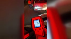 Minor de 17 ani, prins băut la volan și fără permis