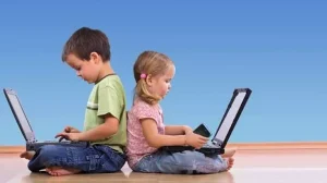 CONTEAZĂ PROTECȚIA COPIILOR ÎN ONLINE?   Atunci contează și părerea ta.Spune-o!
