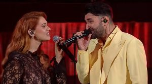 "Vals", unul dintre evergreen-urile din repertoriul Smiley, primește o versiune live, cu orchestră, alături de Feli