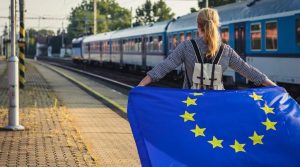 Încep înscrierile în programul DiscoverEU. Tinerii de 18 ani pot primi permise gratuite pentru a călători cu trenul prin Europa