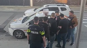 Bătaie cu pumnii și obiecte contondente la Festivalul Fermierilor din Obreja! Mai multe persoane au ajuns la spital